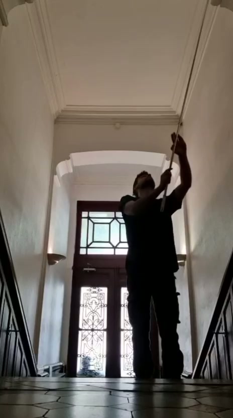 Hall d'immeuble et escalier entretenus en copropriété